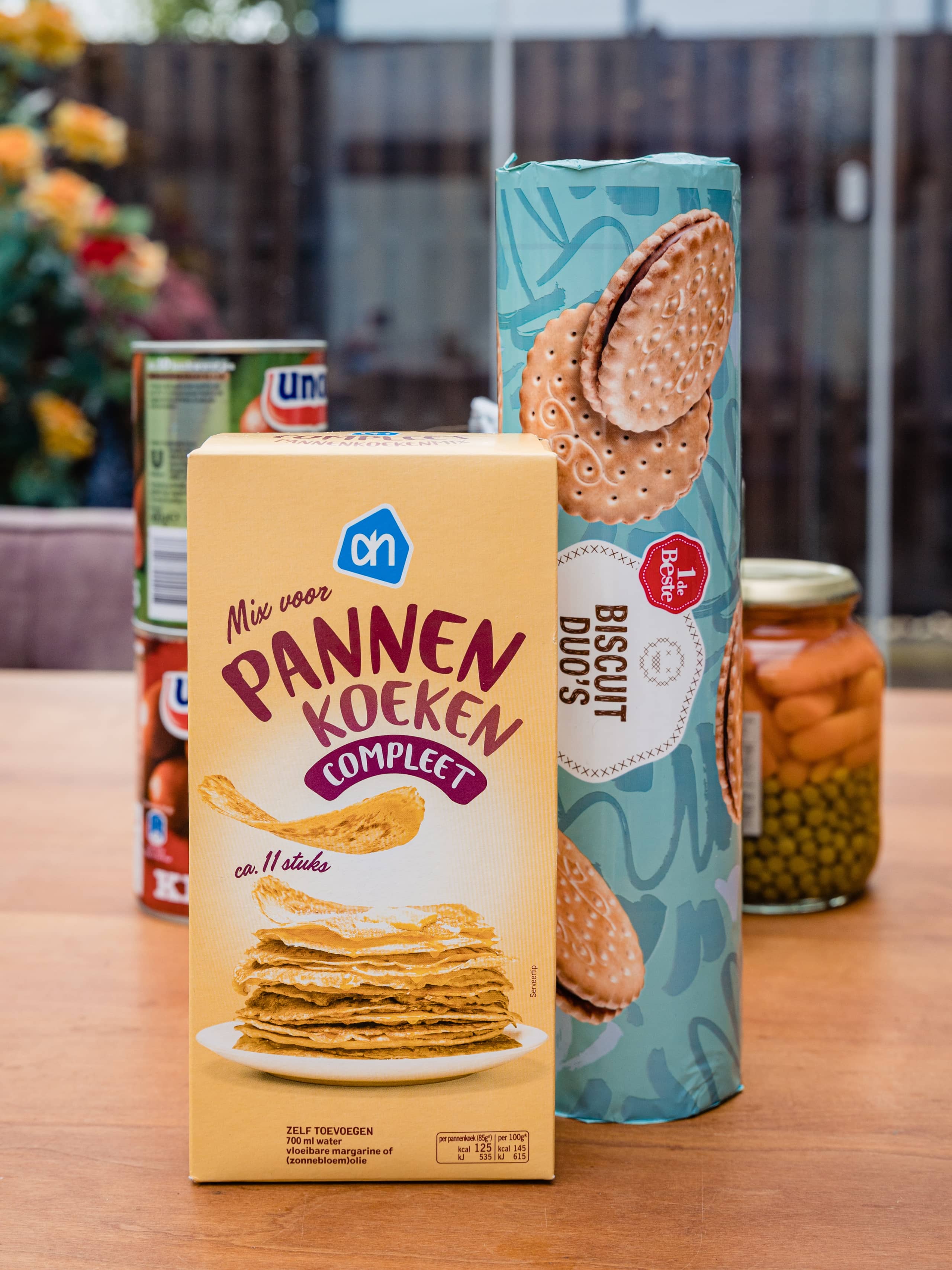 Pak pannenkoekenmix en biscuitjes