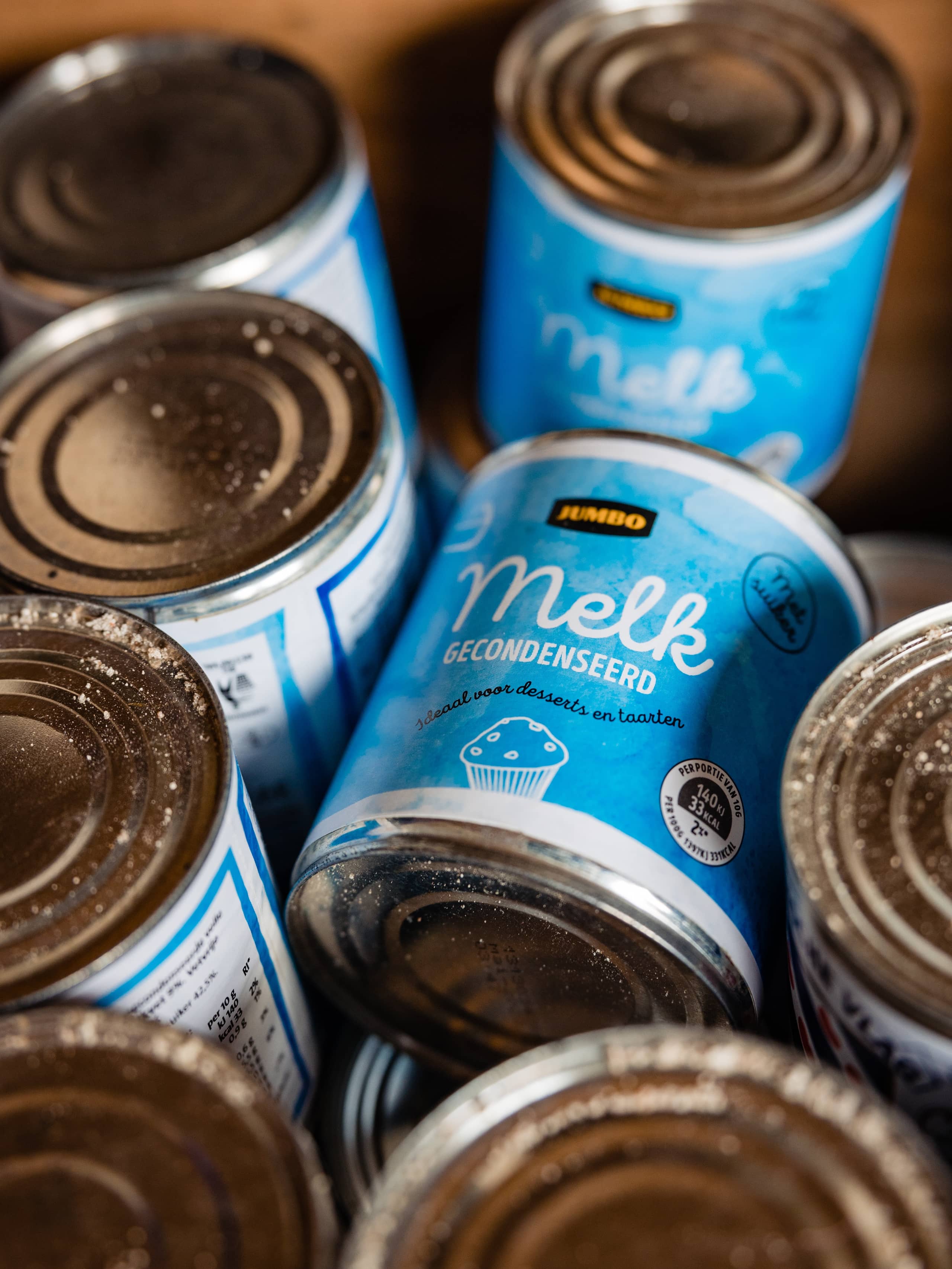Blikjes gecondenseerde melk